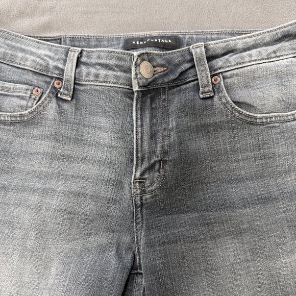 Aeropostale Women's Medium Wash Denim Mid Rise Kick Crop Frayed Hem Jeans, 6 - Picture 3 of 9